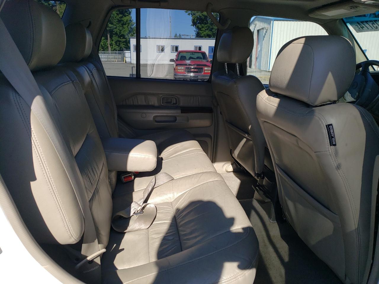 JNRAR07Y0YW076008 2000 Infiniti Qx4