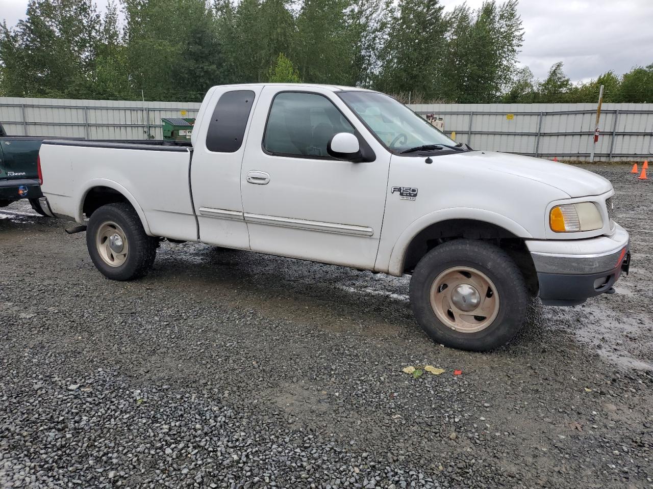 2FTRX18L8YCB17045 2000 Ford F150