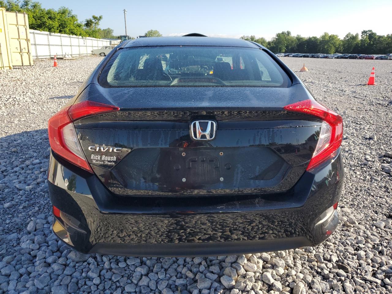 2HGFC2F58JH582024 2018 Honda Civic Lx