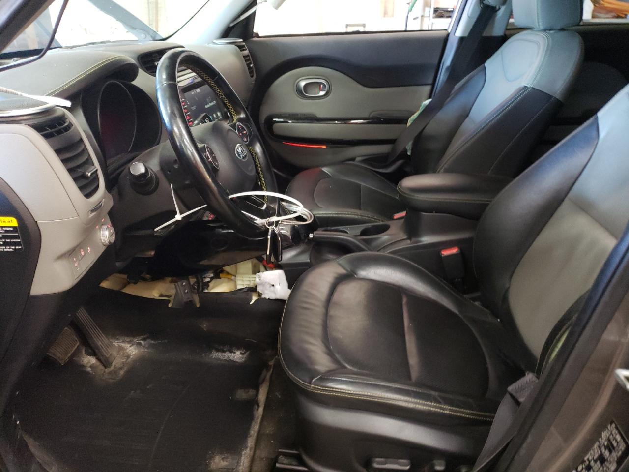 KNDJP3A55G7286117 2016 Kia Soul +