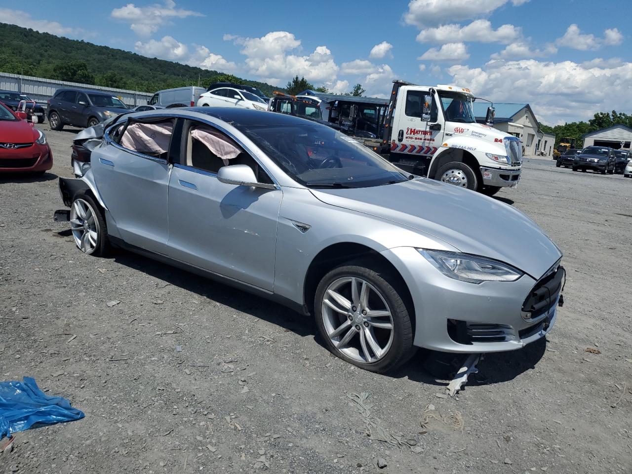 2014 Tesla Model S vin: 5YJSA1H1XEFP39703