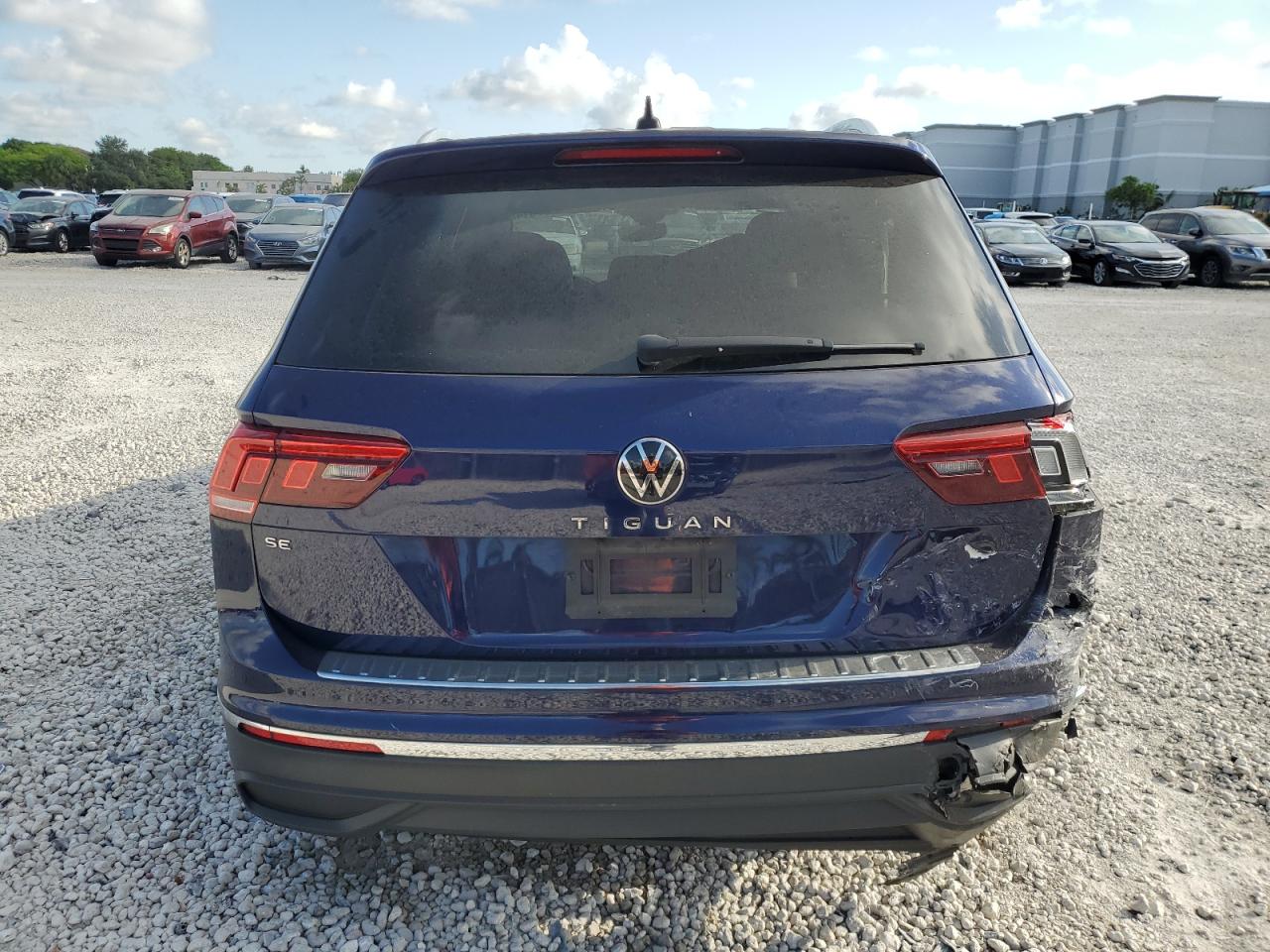 3VV3B7AX4NM036176 2022 Volkswagen Tiguan Se