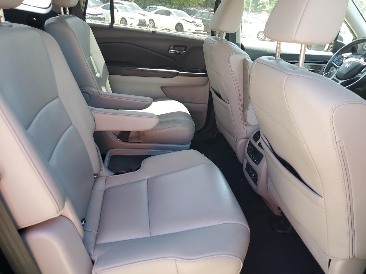 5FNYF5H62KB001307 2019 Honda Pilot Touring