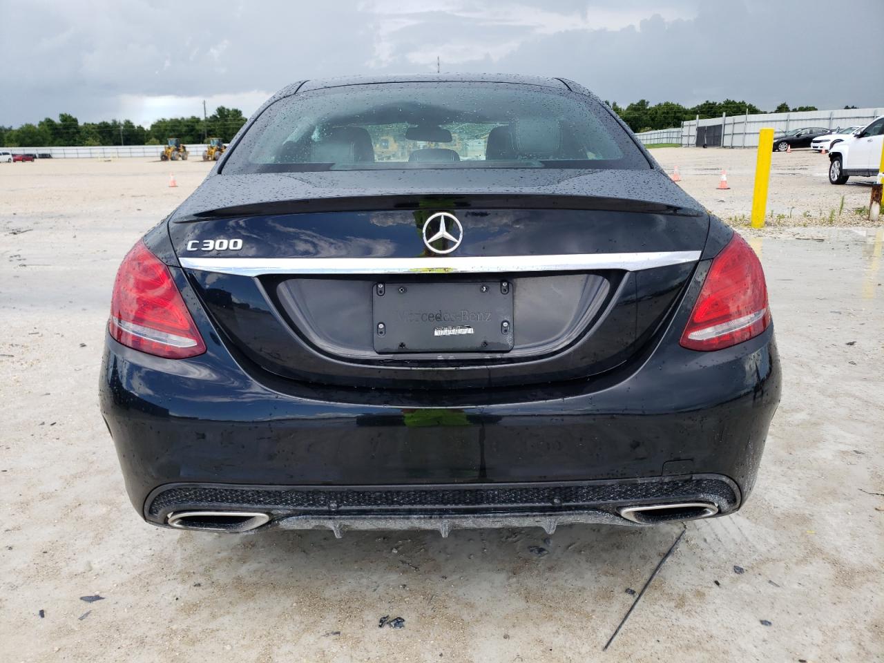 WDDWF4JBXJR412493 2018 Mercedes-Benz C 300