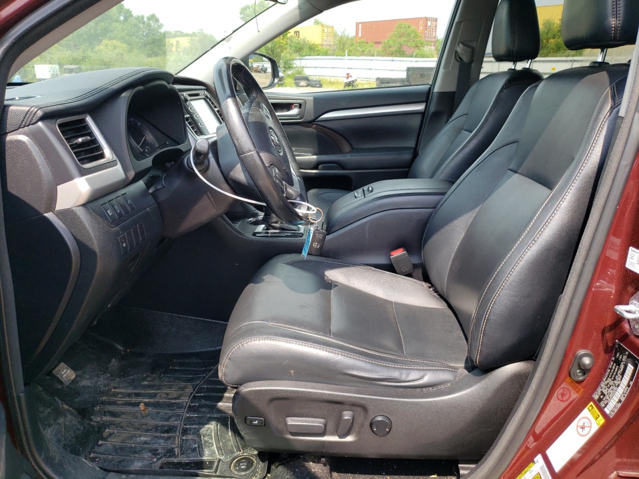 5TDKZRFH4HS207029 2017 Toyota Highlander Se