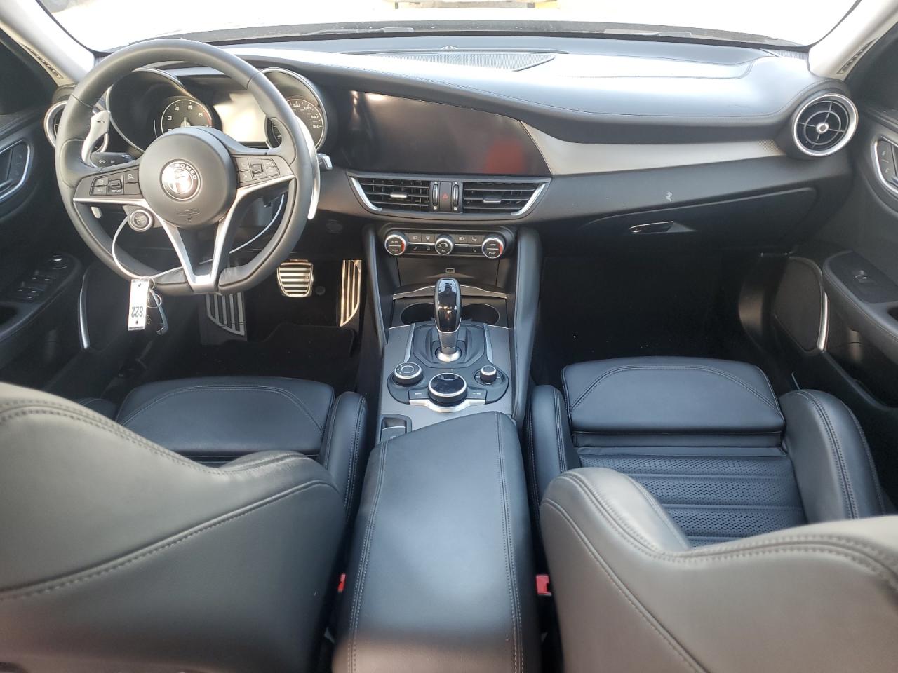 ZARFAECN8J7593598 2018 Alfa Romeo Giulia Ti