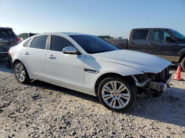 VIN SAJBD4BV8HCY34932 2017 Jaguar XF, Premium no.4