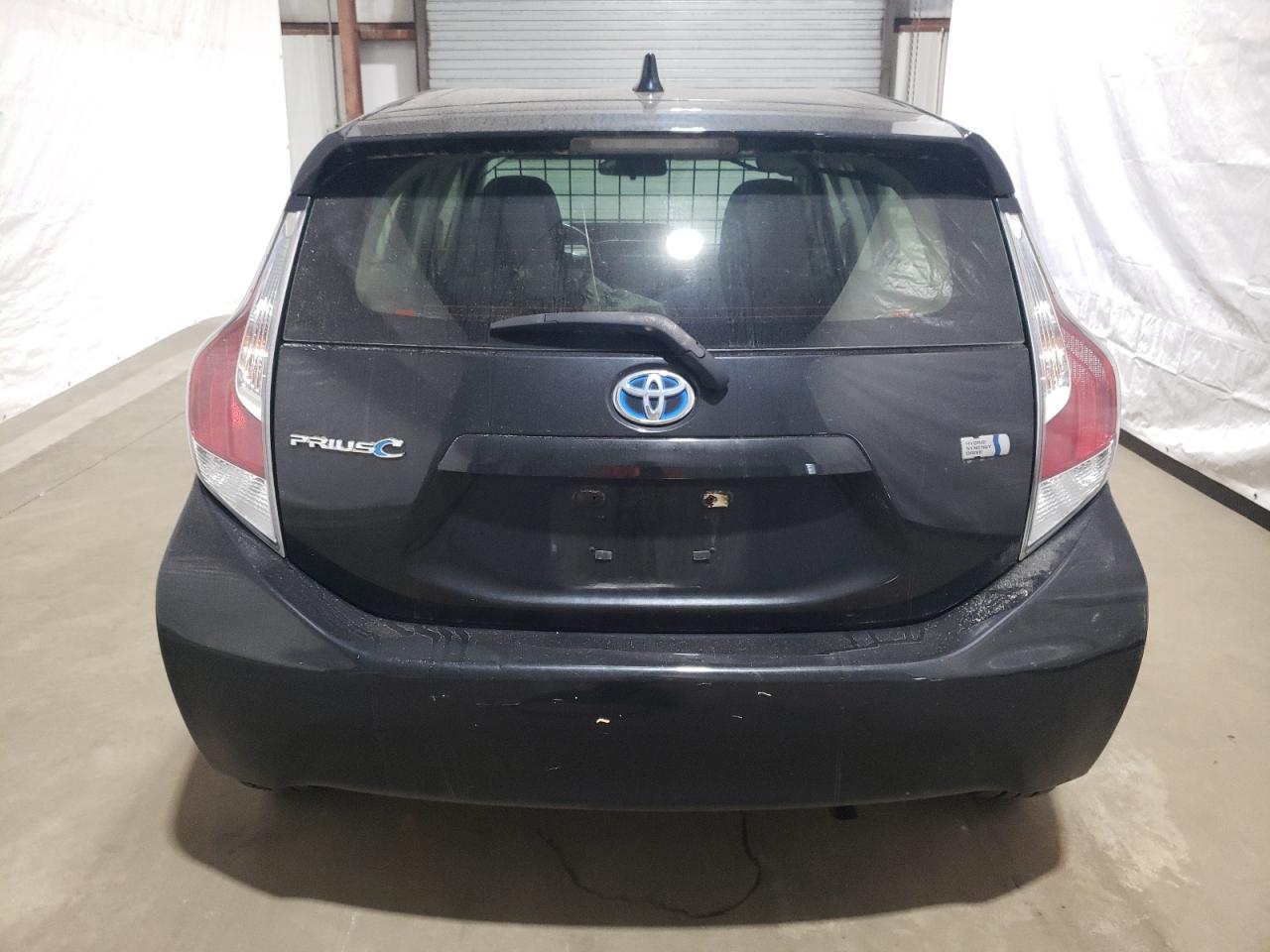 2016 Toyota Prius C vin: JTDKDTB35G1120502