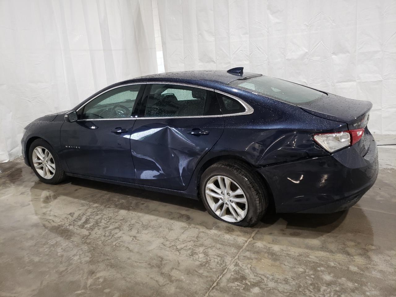 1G1ZE5ST4GF318040 2016 Chevrolet Malibu Lt