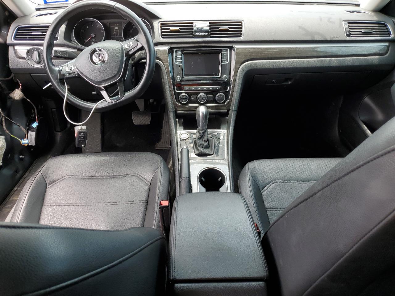 1VWBA7A35JC003061 2018 Volkswagen Passat Se