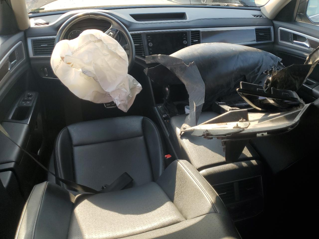 1V2XR2CA4KC616949 2019 Volkswagen Atlas Se