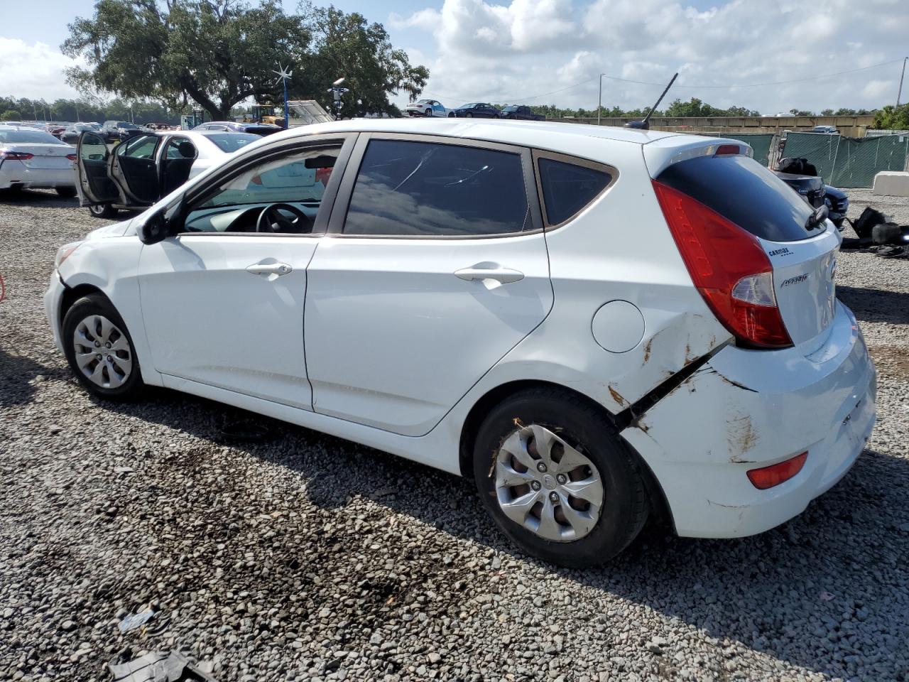 KMHCT5AE7HU318614 2017 Hyundai Accent Se