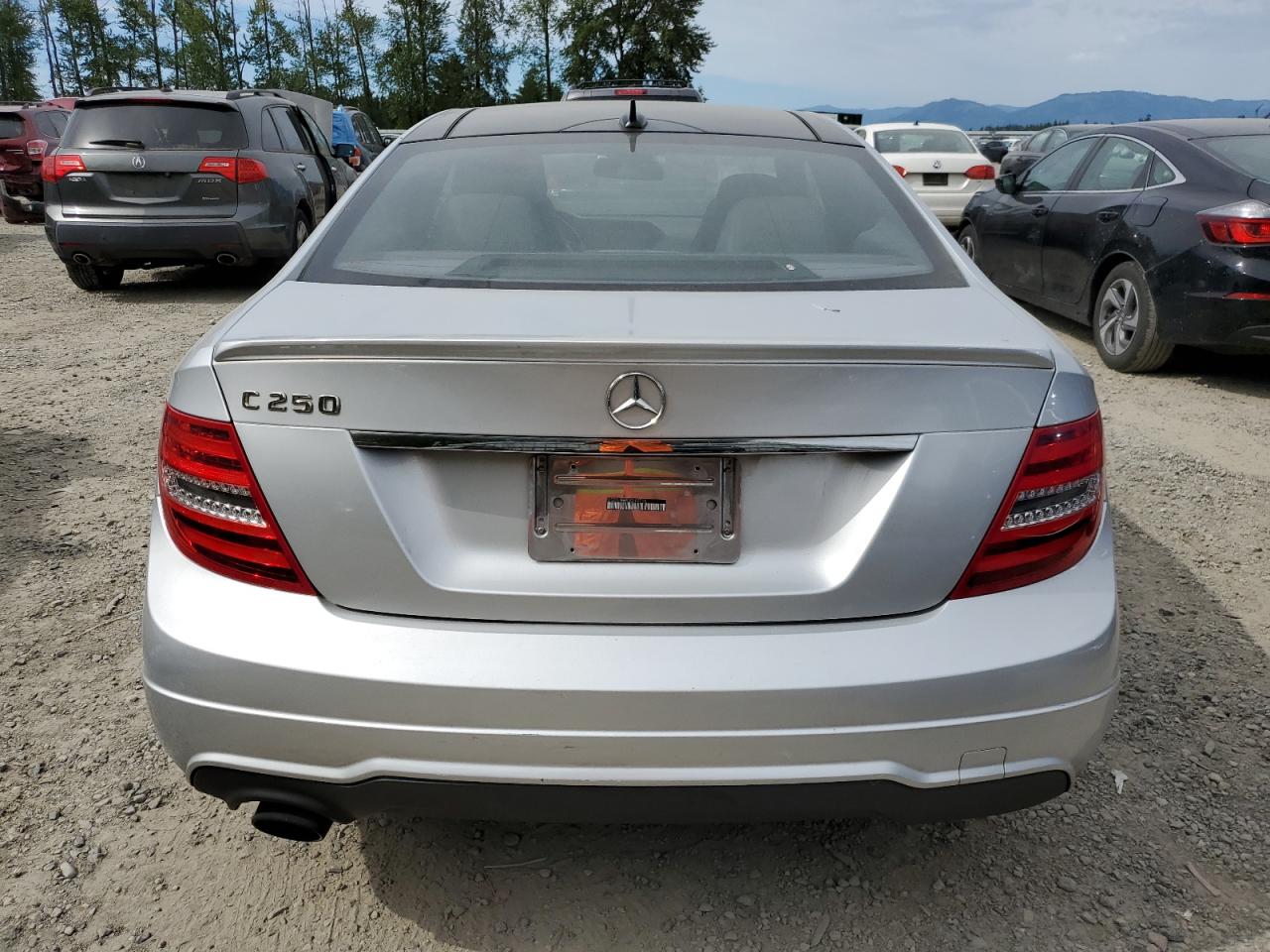 2014 Mercedes-Benz C 250 vin: WDDGJ4HB9EG183704