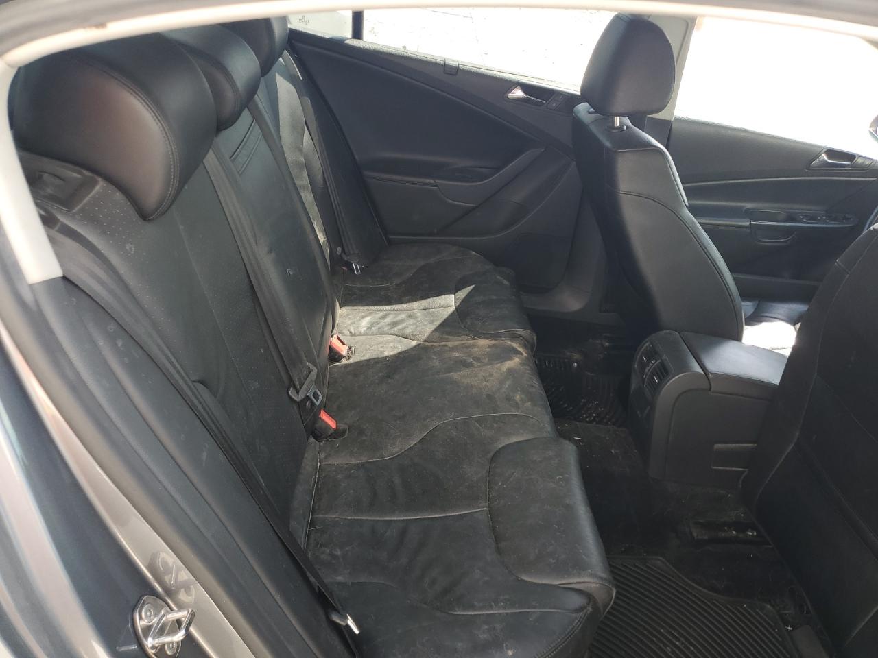 WVWEK73C68E137814 2008 Volkswagen Passat Lux