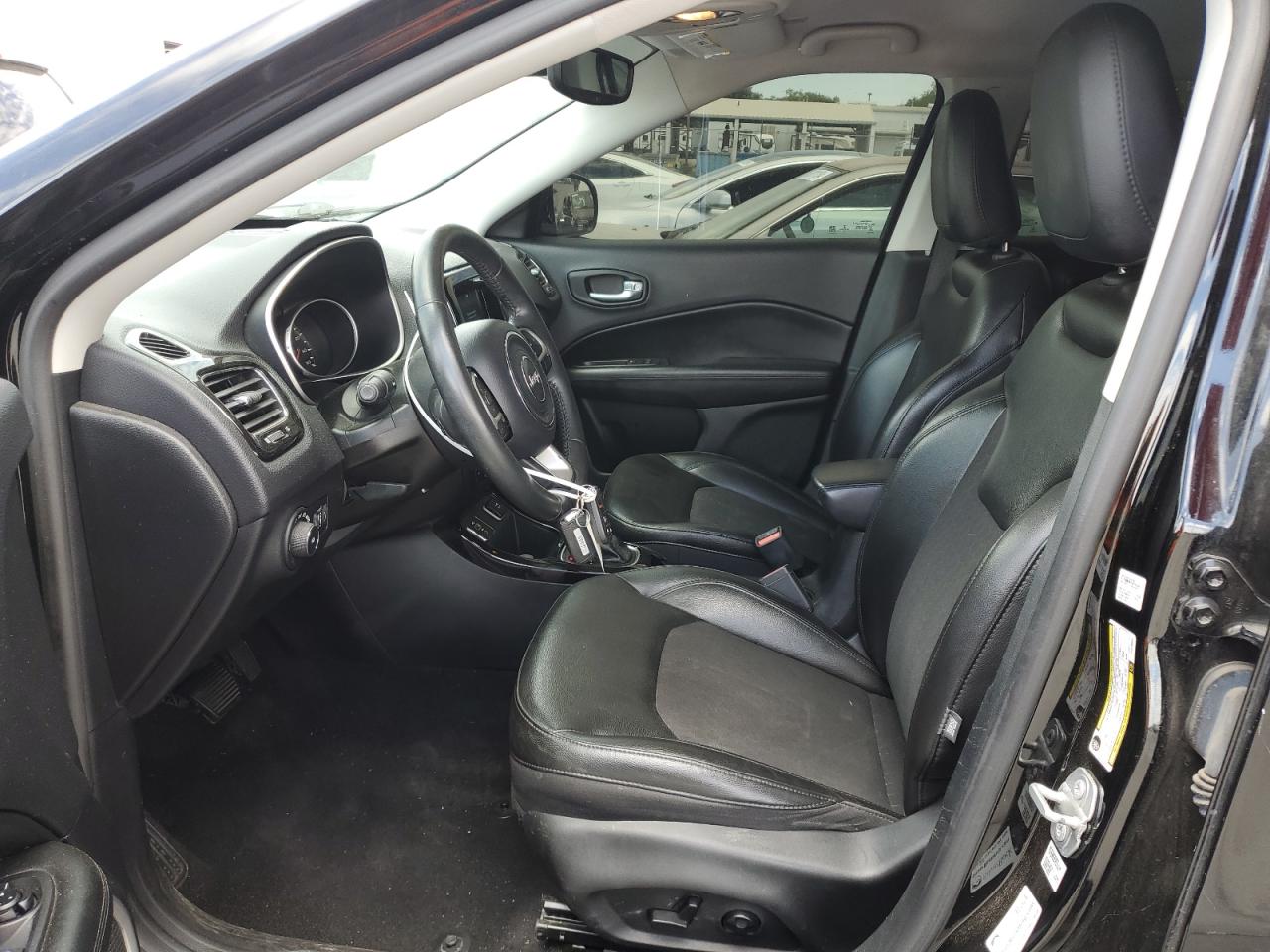 3C4NJCBB0JT318384 2018 Jeep Compass Latitude