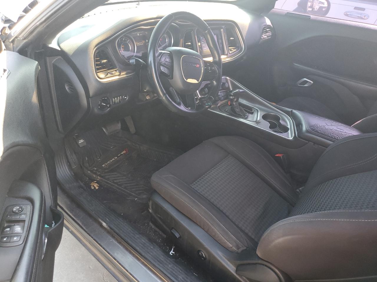 2C3CDZATXFH703385 2015 Dodge Challenger Sxt