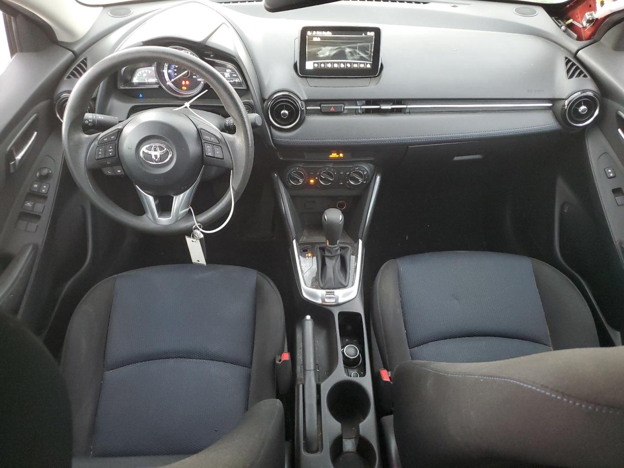 3MYDLBYV5HY167686 2017 Toyota Yaris Ia