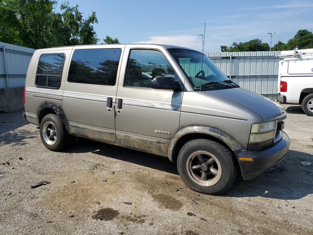 1GDDM19X12B502479 2002 GMC Safari Xt