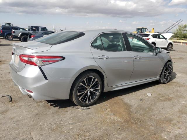 VIN 4T1B11HK0JU608138 2018 Toyota Camry, L no.3