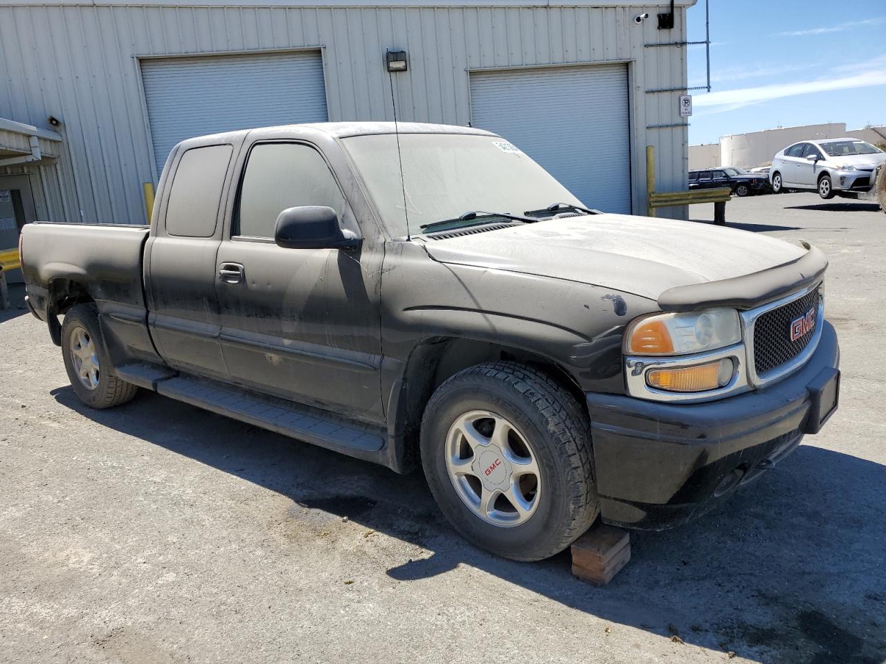 2GTEK69U811359577 2001 GMC Sierra K1500 C3