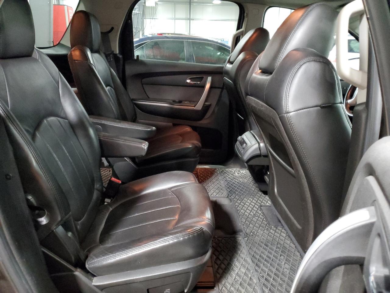 1GKKVSED1BJ157538 2011 GMC Acadia Slt-2