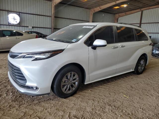 2022 TOYOTA SIENNA XLE - 5TDYRKEC4NS075456