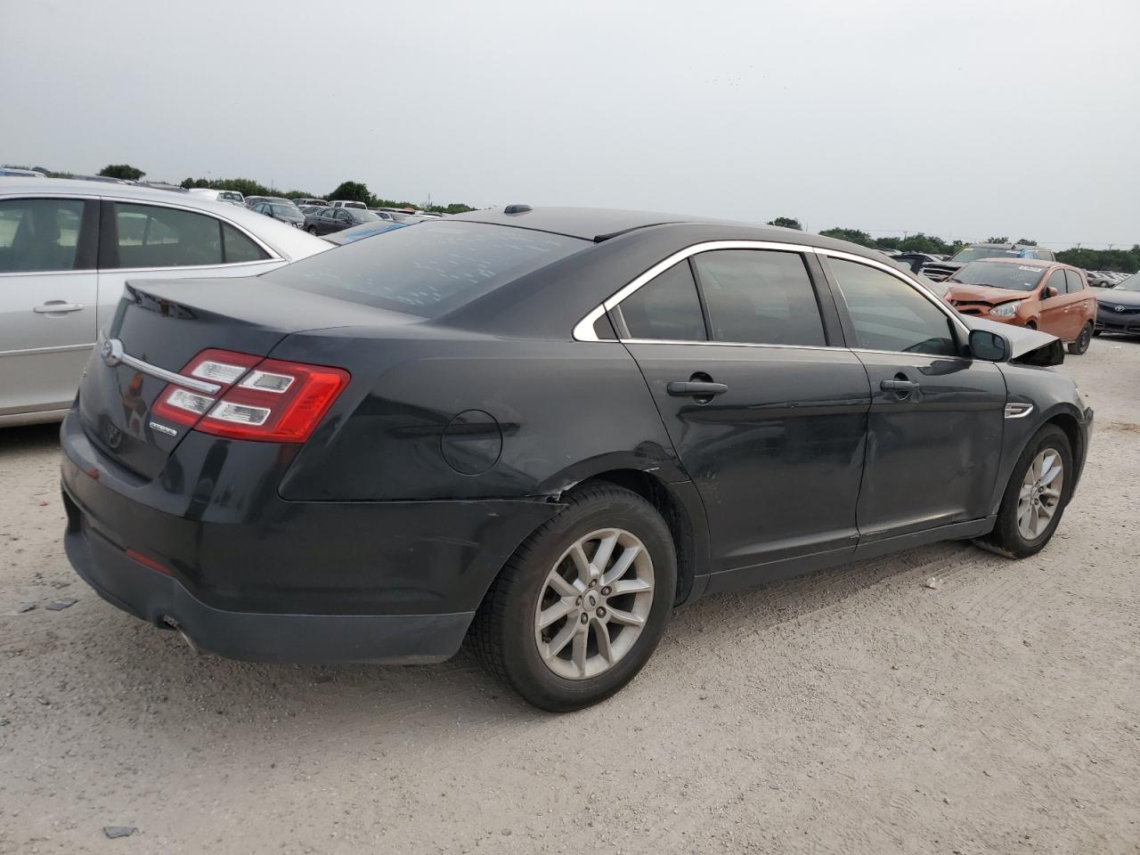 1FAHP2D81FG105159 2015 Ford Taurus Se