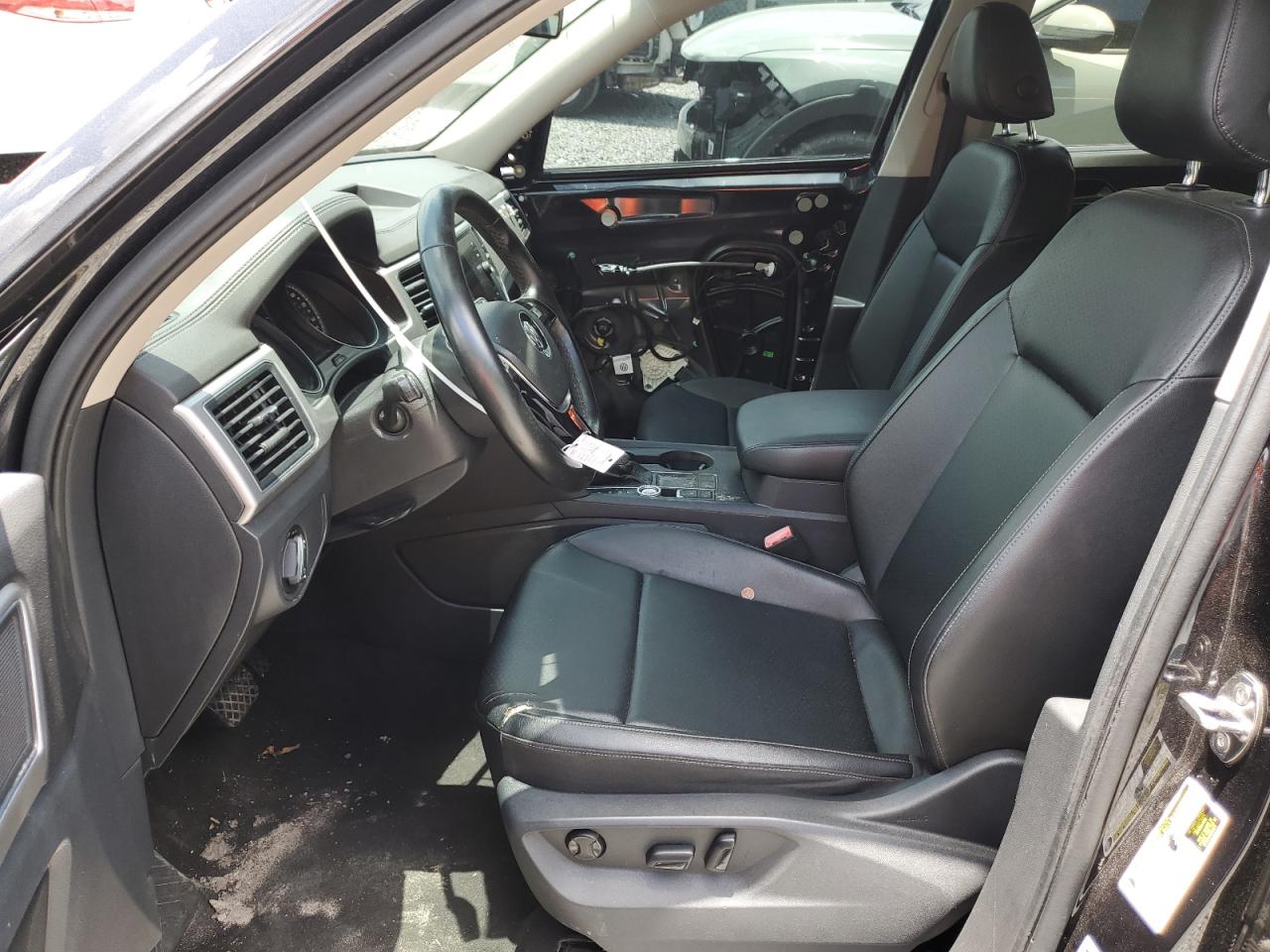 1V2DR2CA8KC518025 2019 Volkswagen Atlas Se