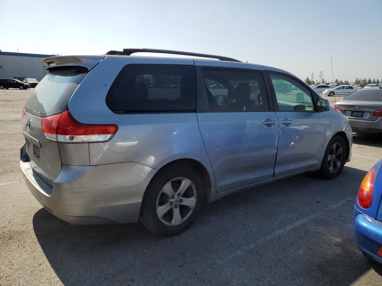 5TDKK3DC8BS102736 2011 Toyota Sienna Le