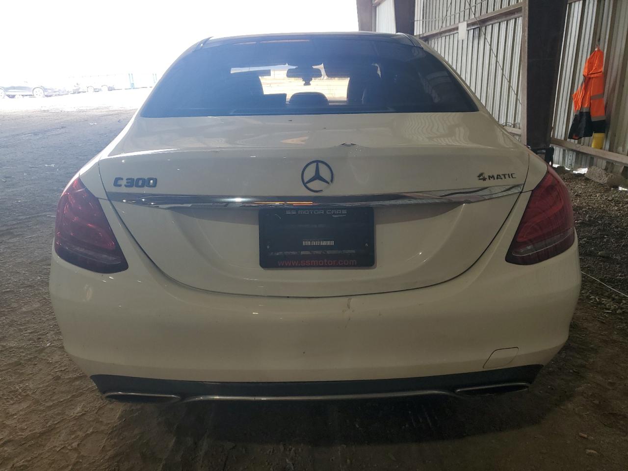 2015 Mercedes-Benz C 300 4Matic vin: 55SWF4KB4FU039133