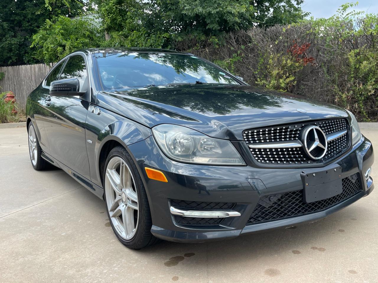 2012 Mercedes-Benz C 250 vin: WDDGJ4HB4CF927504