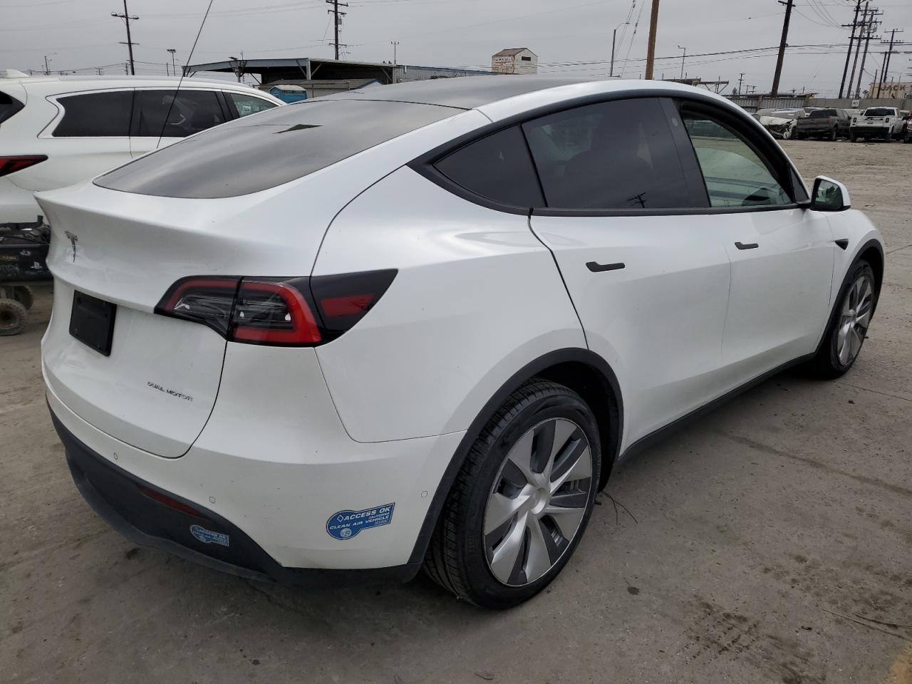 2021 Tesla Model Y vin: 5YJYGDEE3MF090228