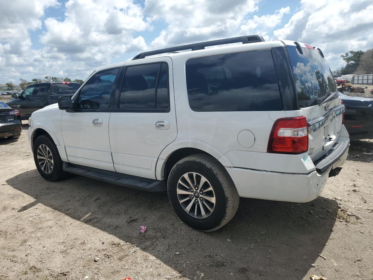 1FMJU1HTXFEF19061 2015 Ford Expedition Xlt