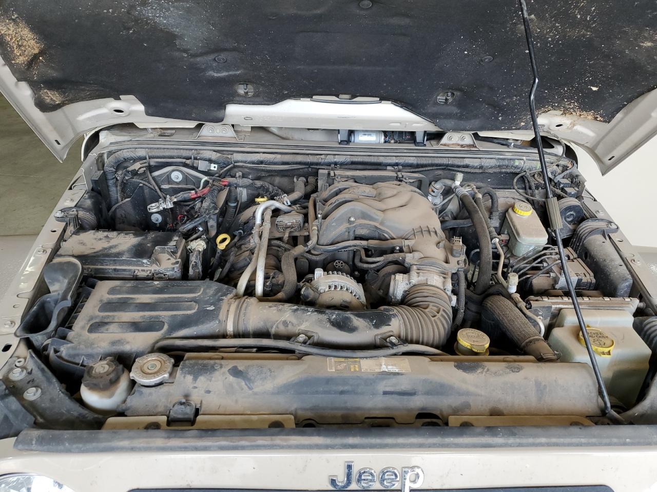 1C4BJWEG2GL317415 2016 Jeep Wrangler Unlimited Sahara