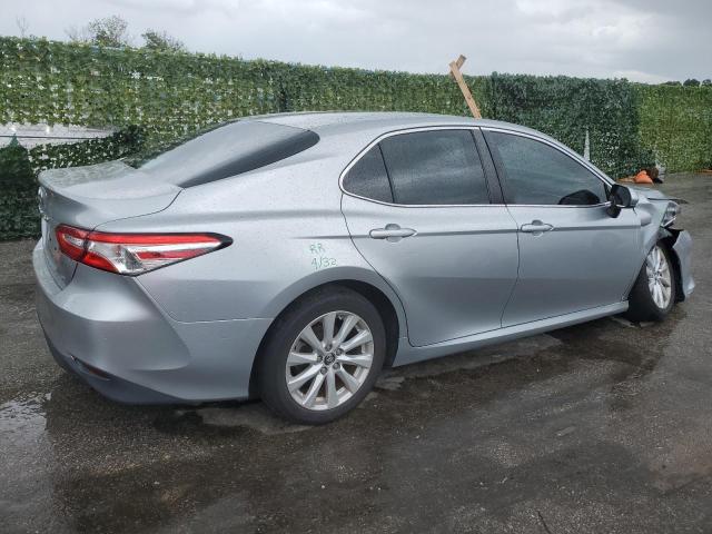 VIN 4T1B11HKXJU070421 2018 Toyota Camry, L no.3