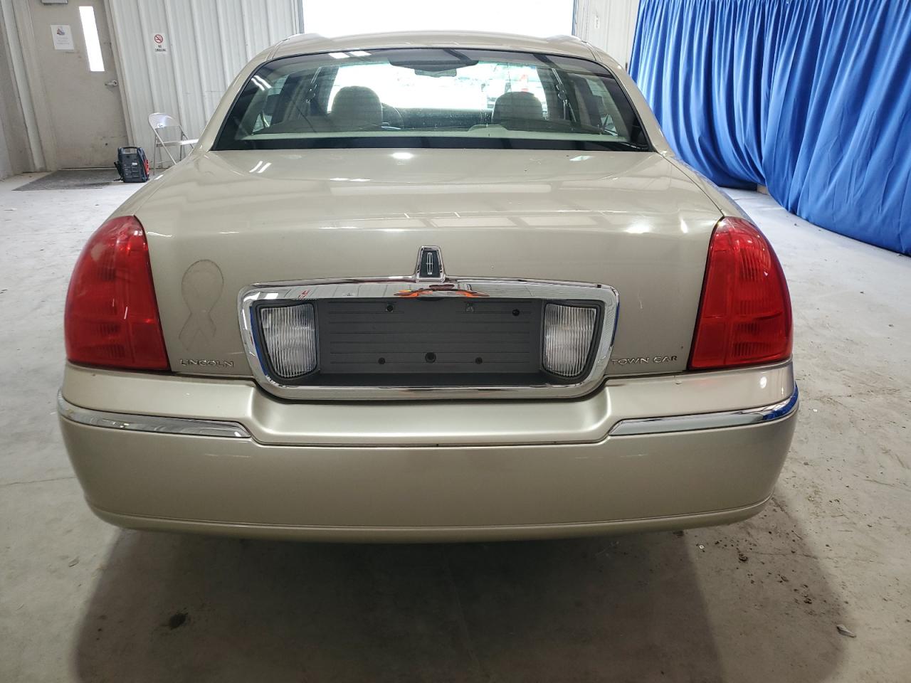 2LNHM82V28X663626 2008 Lincoln Town Car Signature Limited