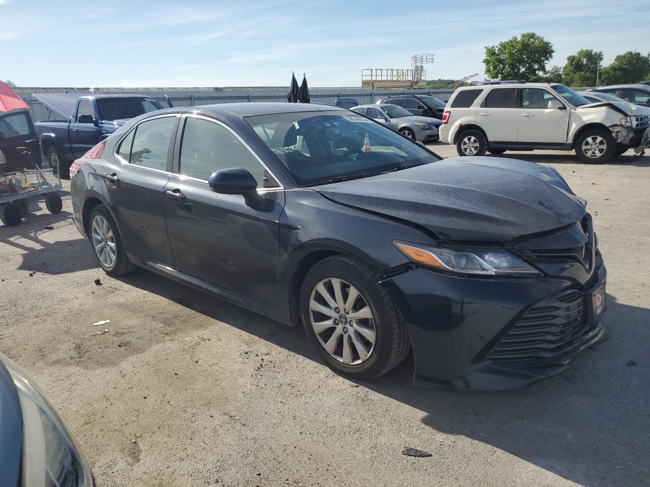 2018 Toyota Camry L vin: 4T1B11HK7JU626023