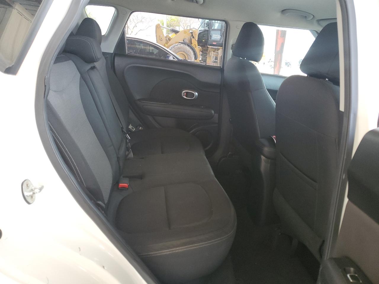 KNDJP3A56J7510924 2018 Kia Soul +