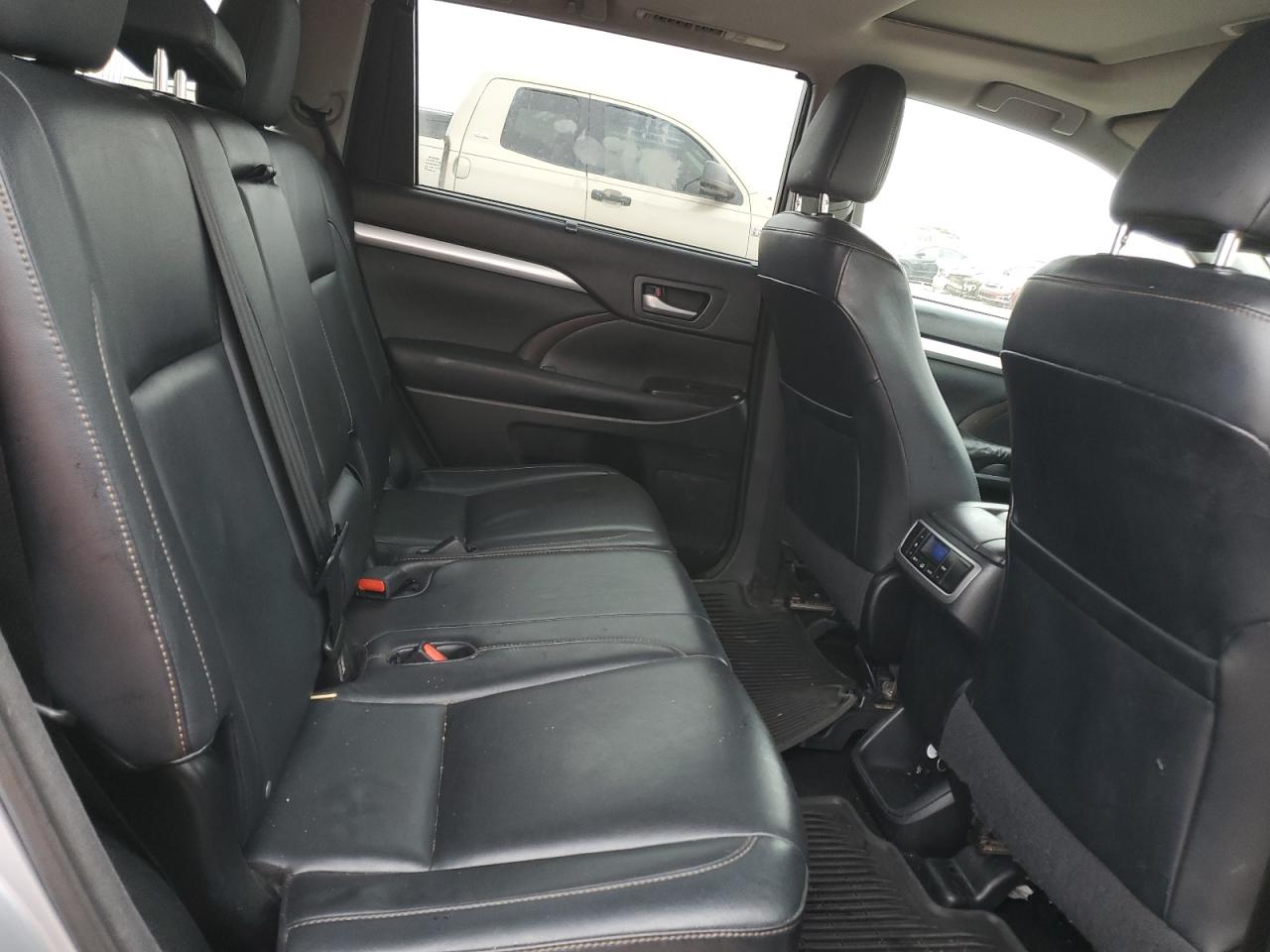 5TDJKRFH8FS171021 2015 Toyota Highlander Xle