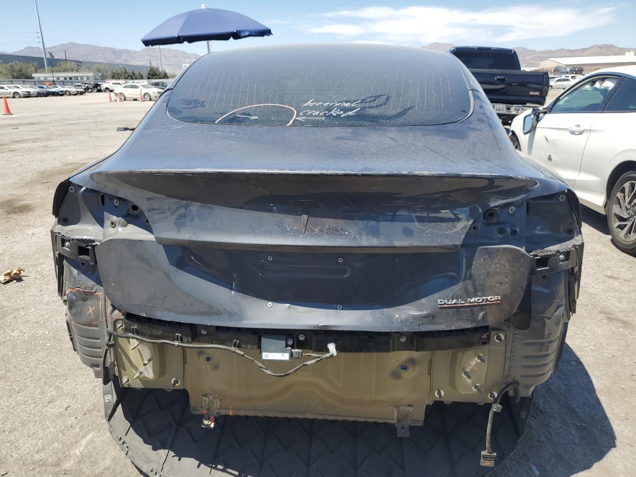 5YJ3E1EB6JF083032 2018 Tesla Model 3