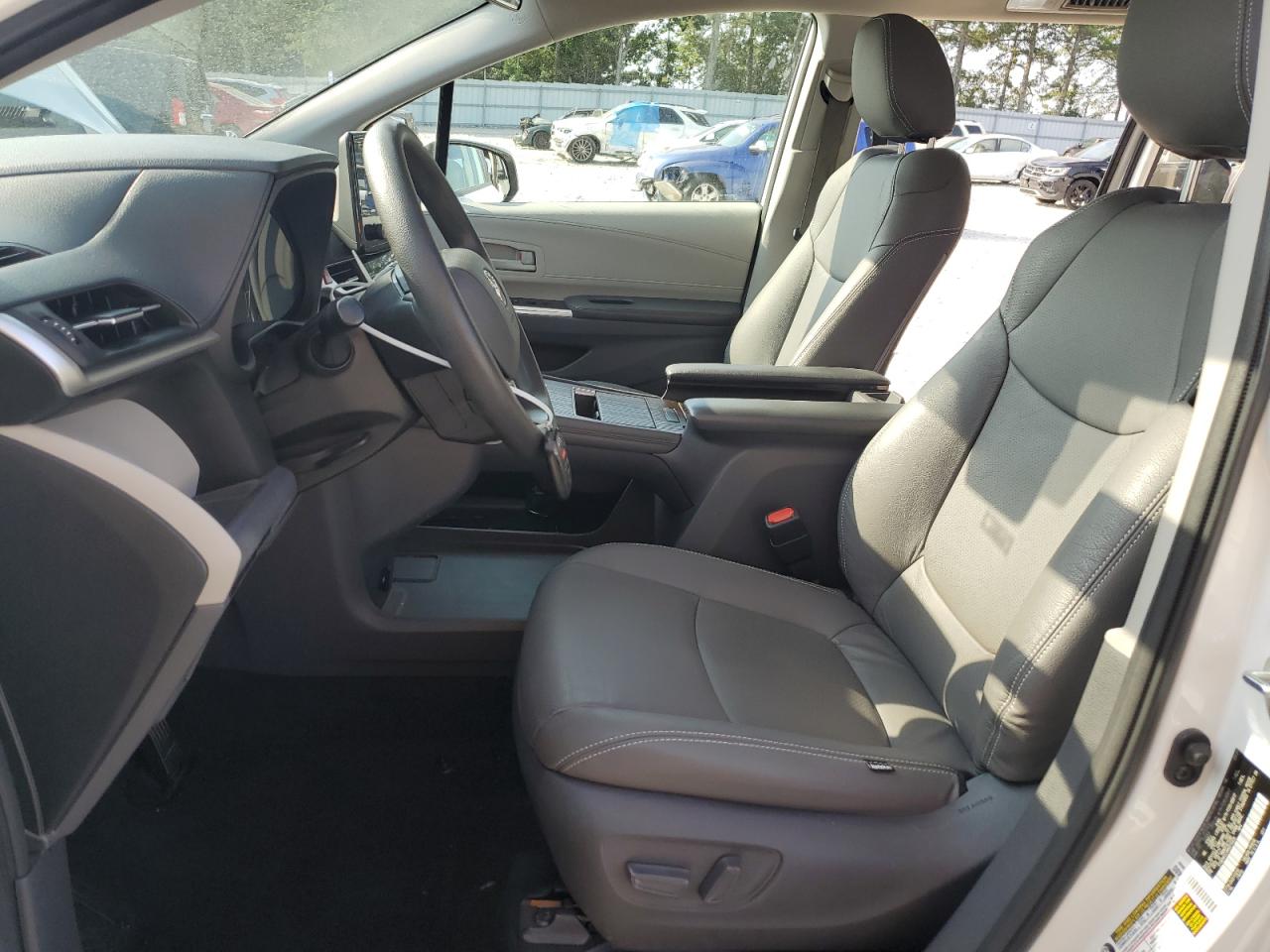 5TDKRKEC4MS015830 2021 Toyota Sienna Le