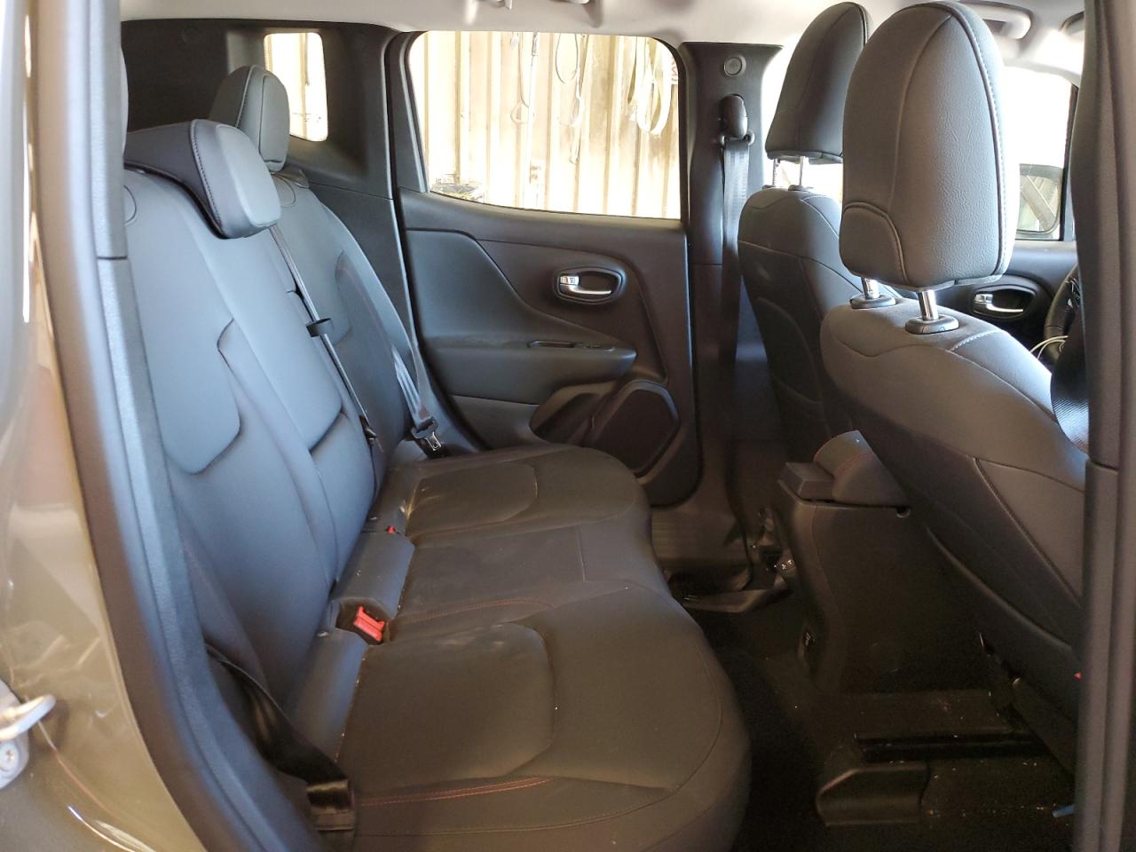 ZACNJDC13NPN71186 2022 Jeep Renegade Trailhawk