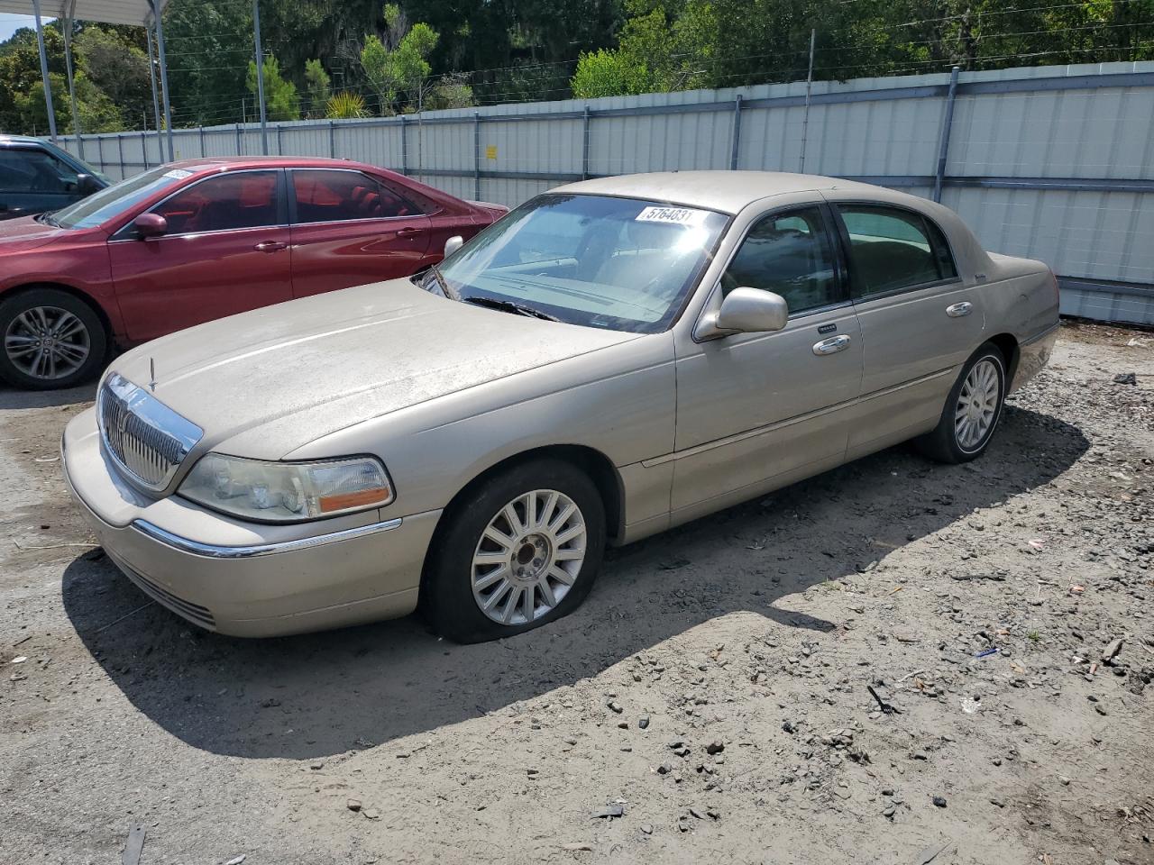 1LNHM81W44Y663485 2004 Lincoln Town Car Executive