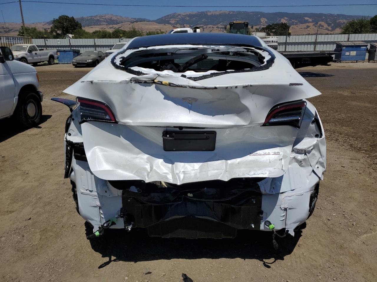 7SAYGDEF1PF738925 2023 Tesla Model Y