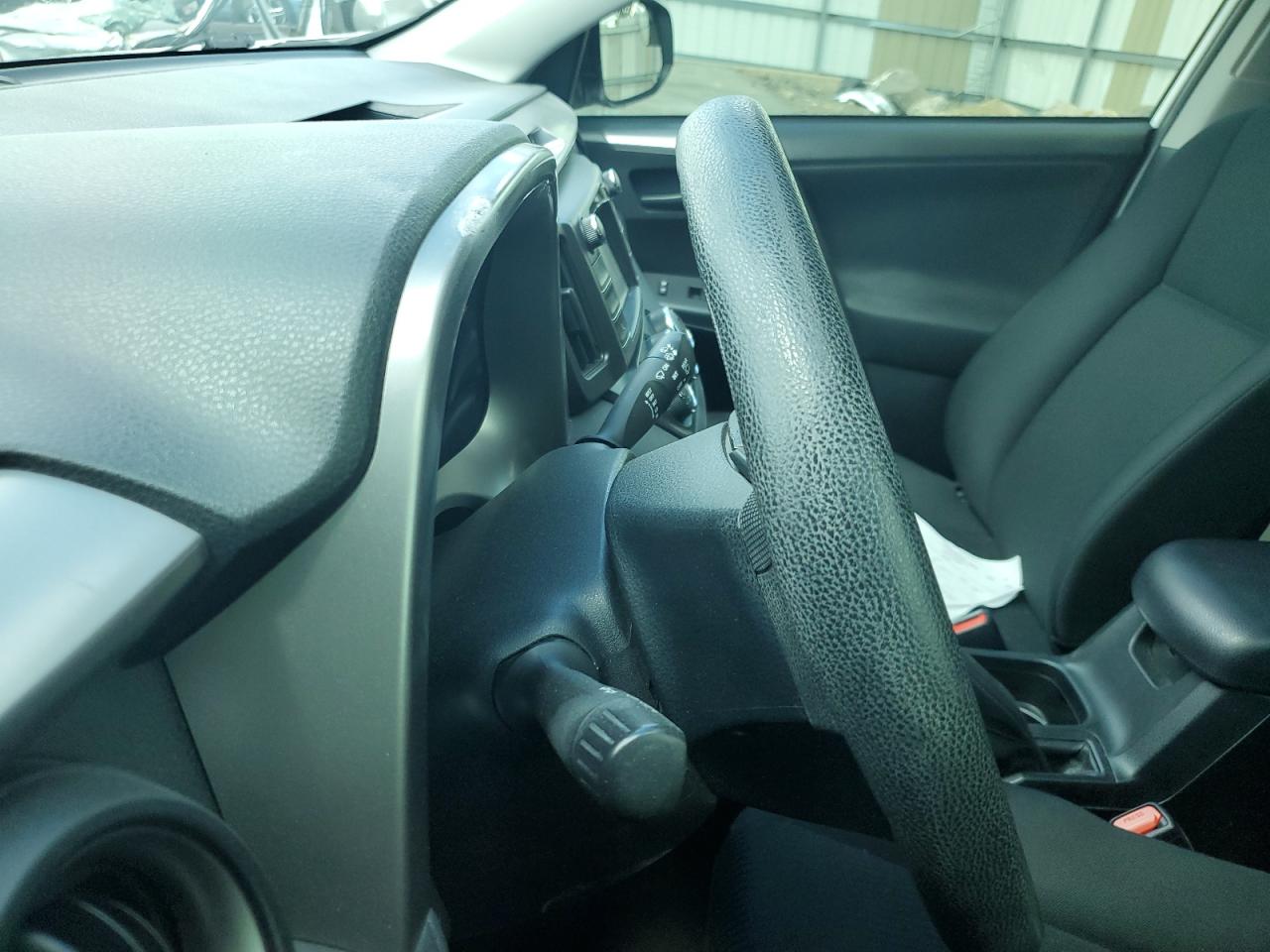 JTMBFREV2HJ136281 2017 Toyota Rav4 Le