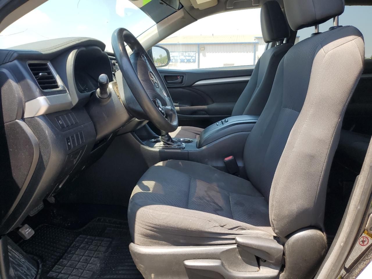 5TDBZRFH4HS428517 2017 Toyota Highlander Le