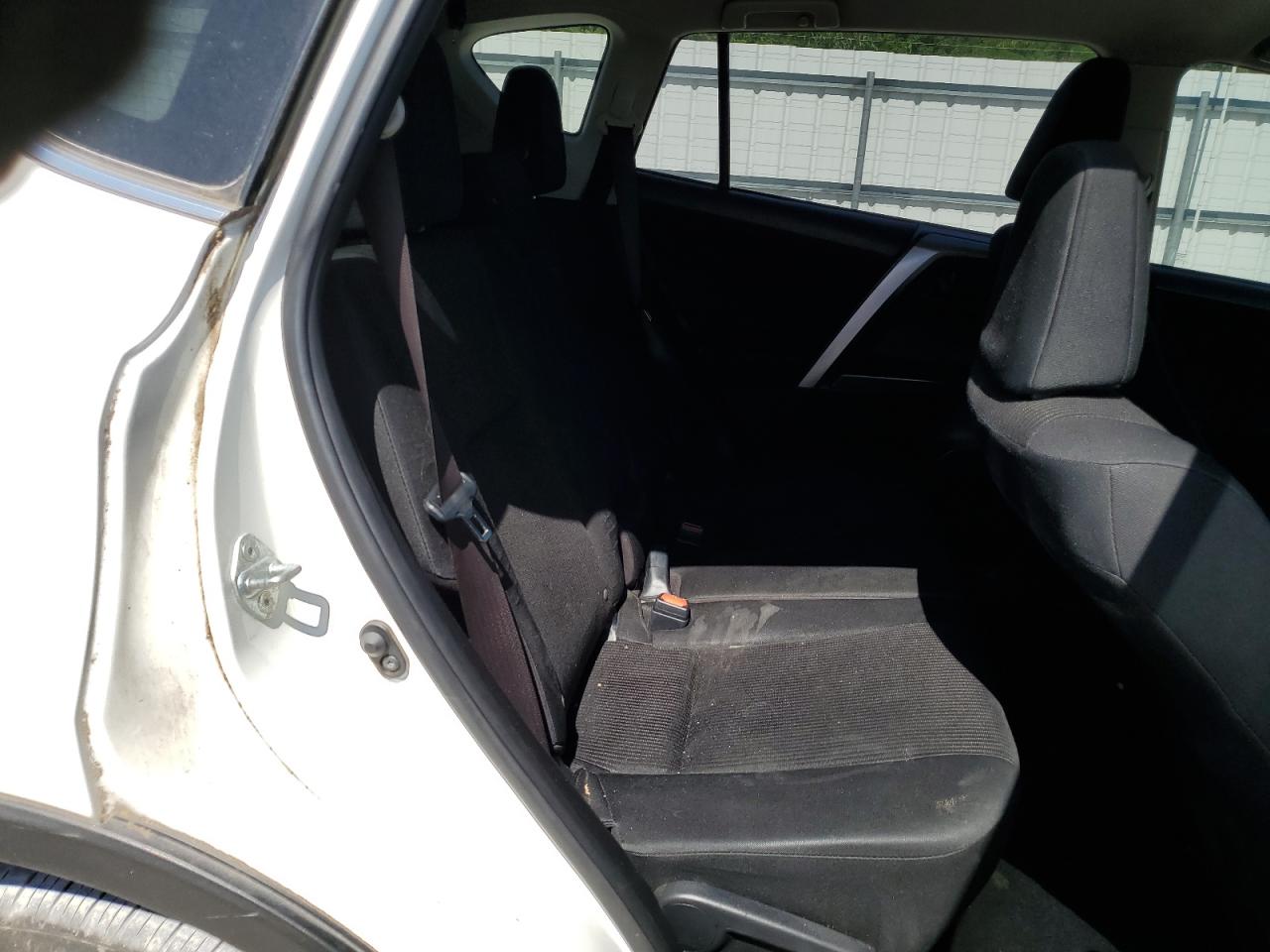 JTMZFREV8HJ703978 2017 Toyota Rav4 Le