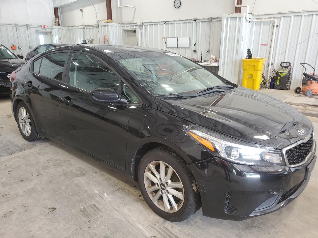 3KPFL4A7XHE123747 2017 Kia Forte Lx