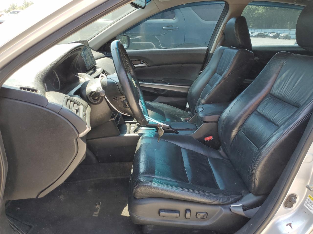 1HGCP3F84AA001561 2010 Honda Accord Exl