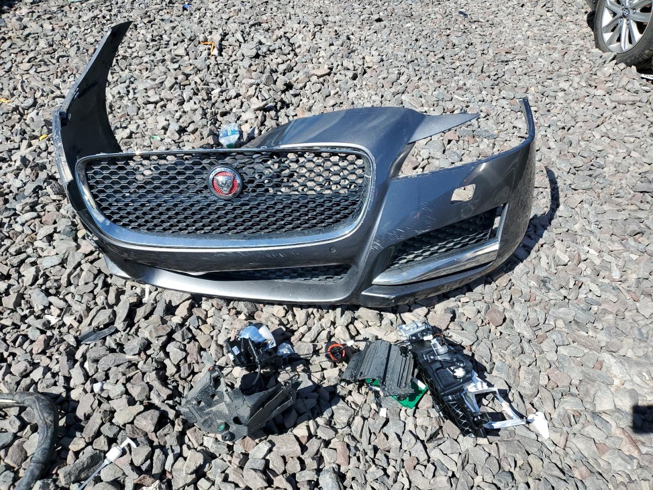 SAJBD4FN0JCY54043 2018 Jaguar Xf Premium